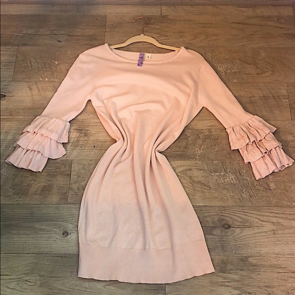 Francesca's Collections Dresses & Skirts - Francesca’s Pink Ruffle Sleeve Dress